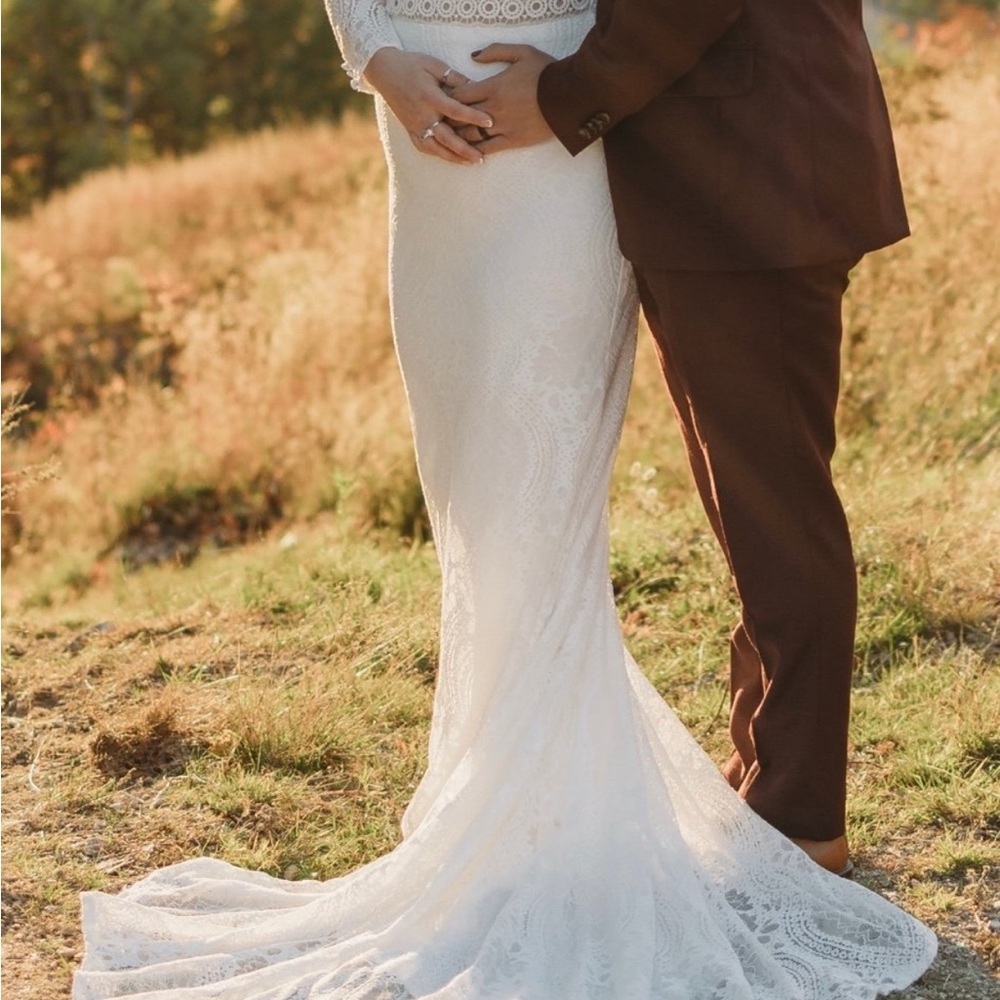 Elegant Vintage White Lace Wedding Dress Hem & Veil Size 6